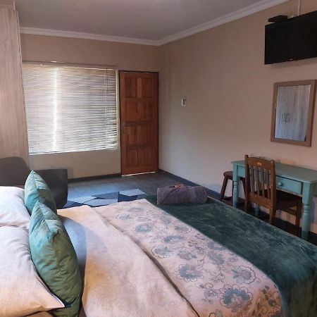 Wisteria Lane Guesthouse Postmasburg Екстериор снимка