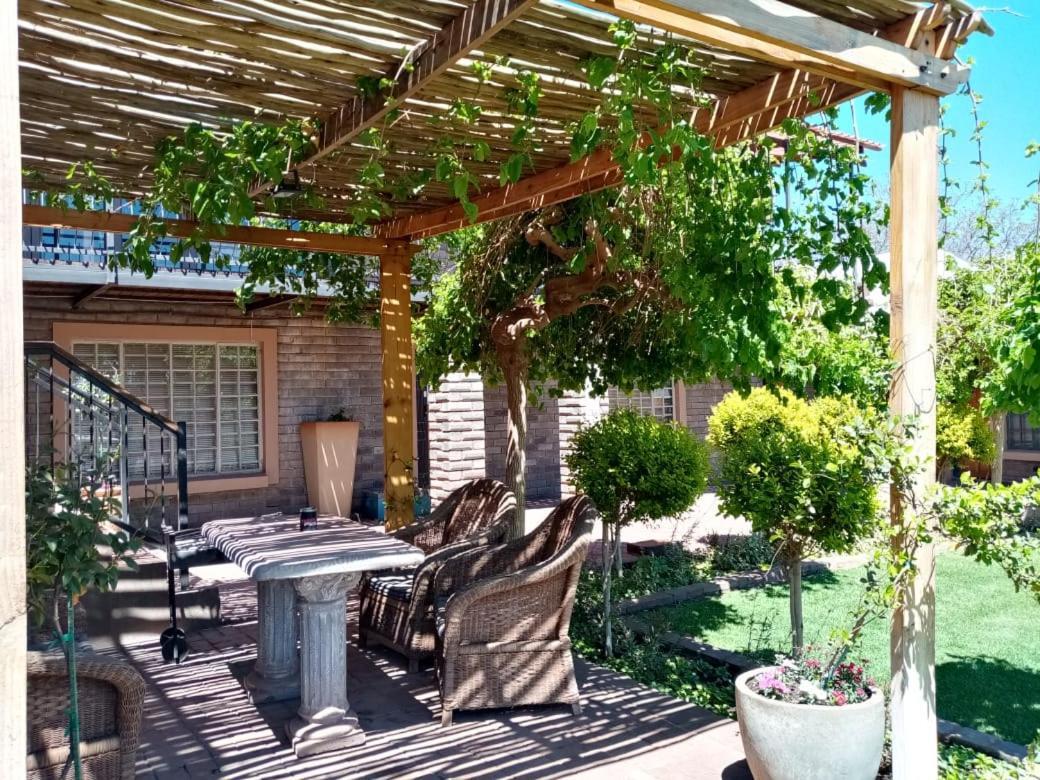 Wisteria Lane Guesthouse Postmasburg Екстериор снимка