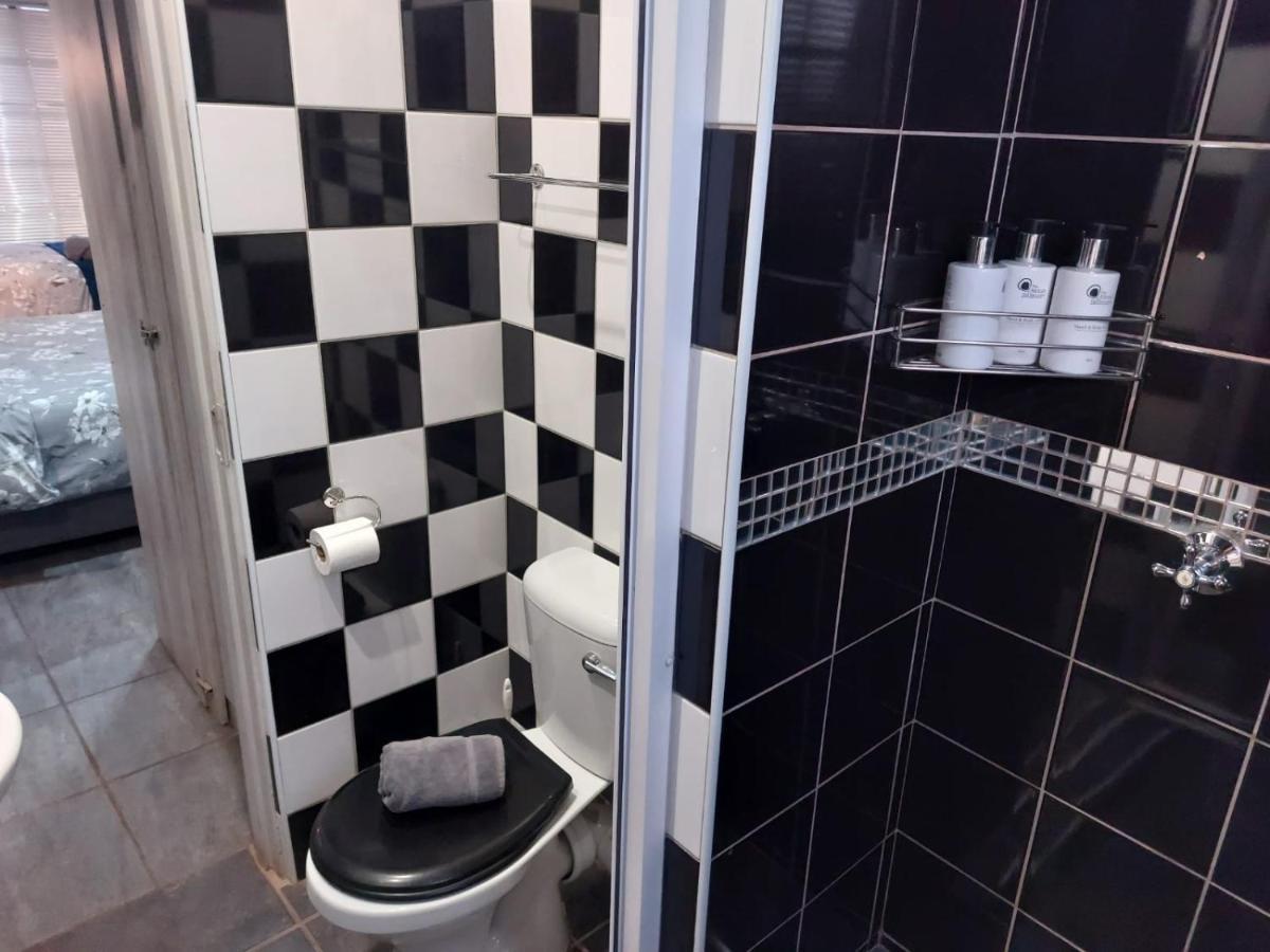 Wisteria Lane Guesthouse Postmasburg Екстериор снимка