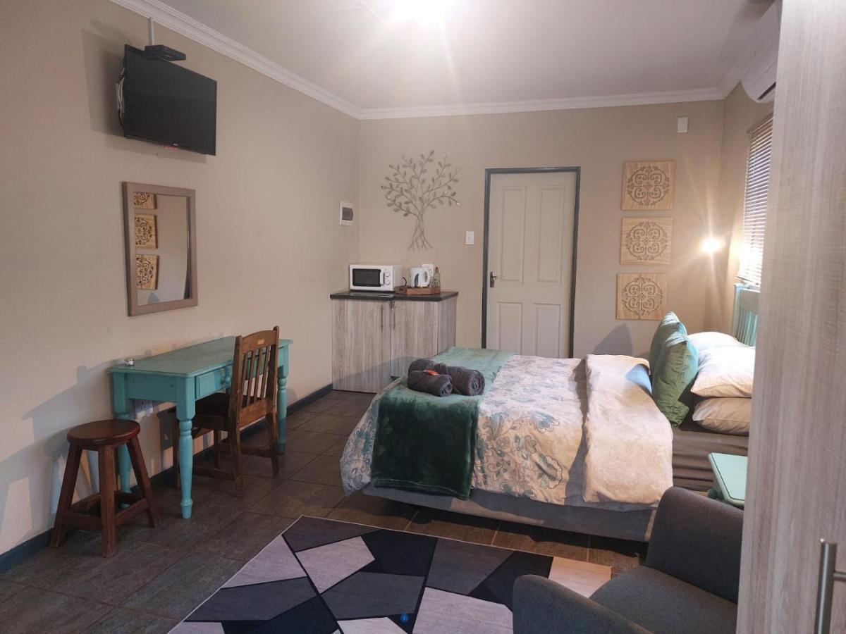 Wisteria Lane Guesthouse Postmasburg Екстериор снимка