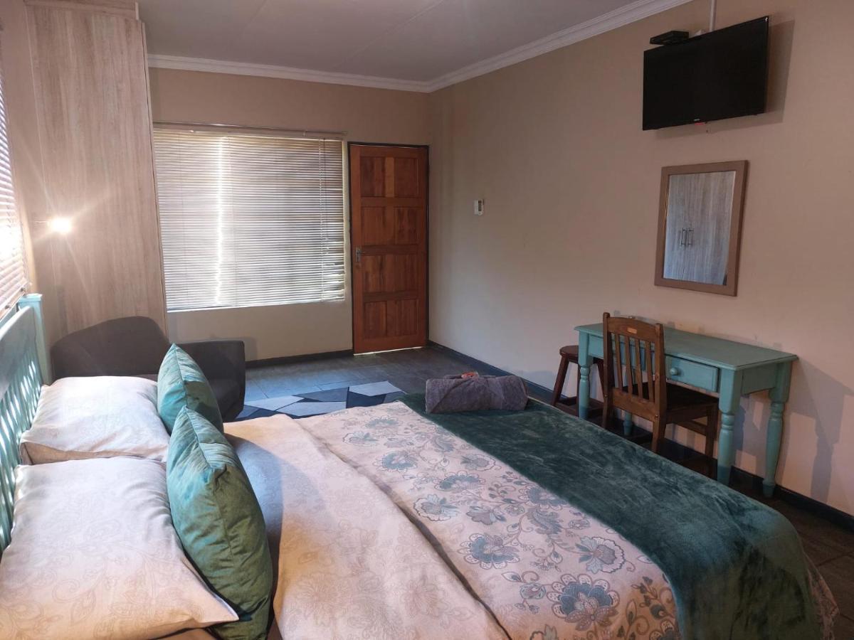 Wisteria Lane Guesthouse Postmasburg Екстериор снимка