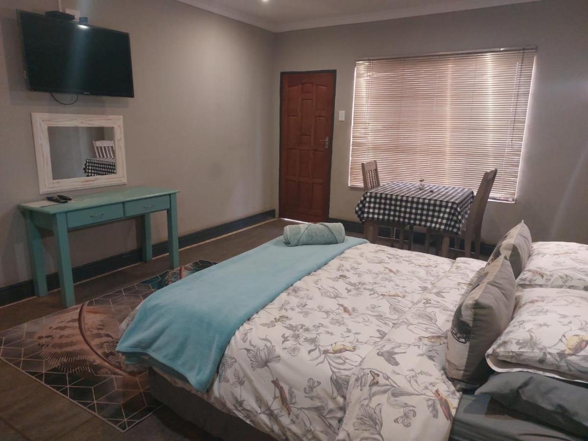 Wisteria Lane Guesthouse Postmasburg Екстериор снимка