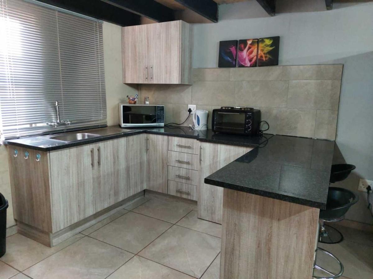 Wisteria Lane Guesthouse Postmasburg Екстериор снимка