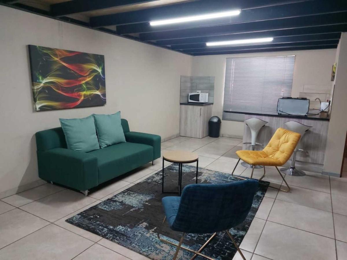Wisteria Lane Guesthouse Postmasburg Екстериор снимка