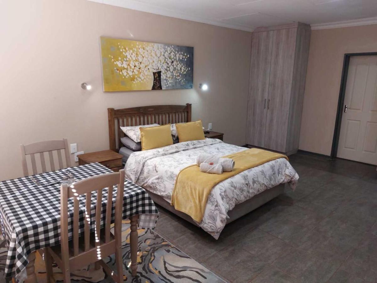 Wisteria Lane Guesthouse Postmasburg Екстериор снимка
