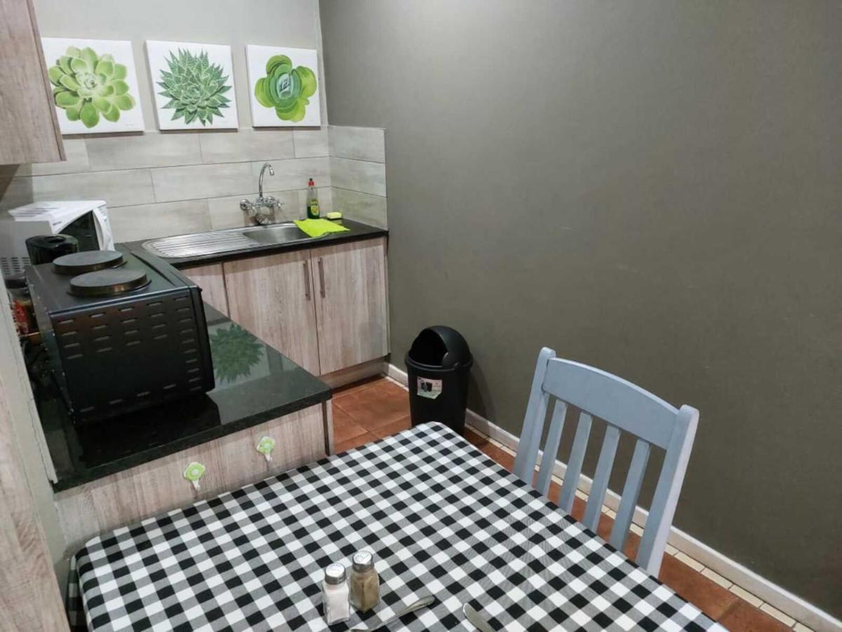 Wisteria Lane Guesthouse Postmasburg Екстериор снимка