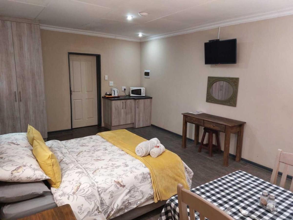 Wisteria Lane Guesthouse Postmasburg Екстериор снимка