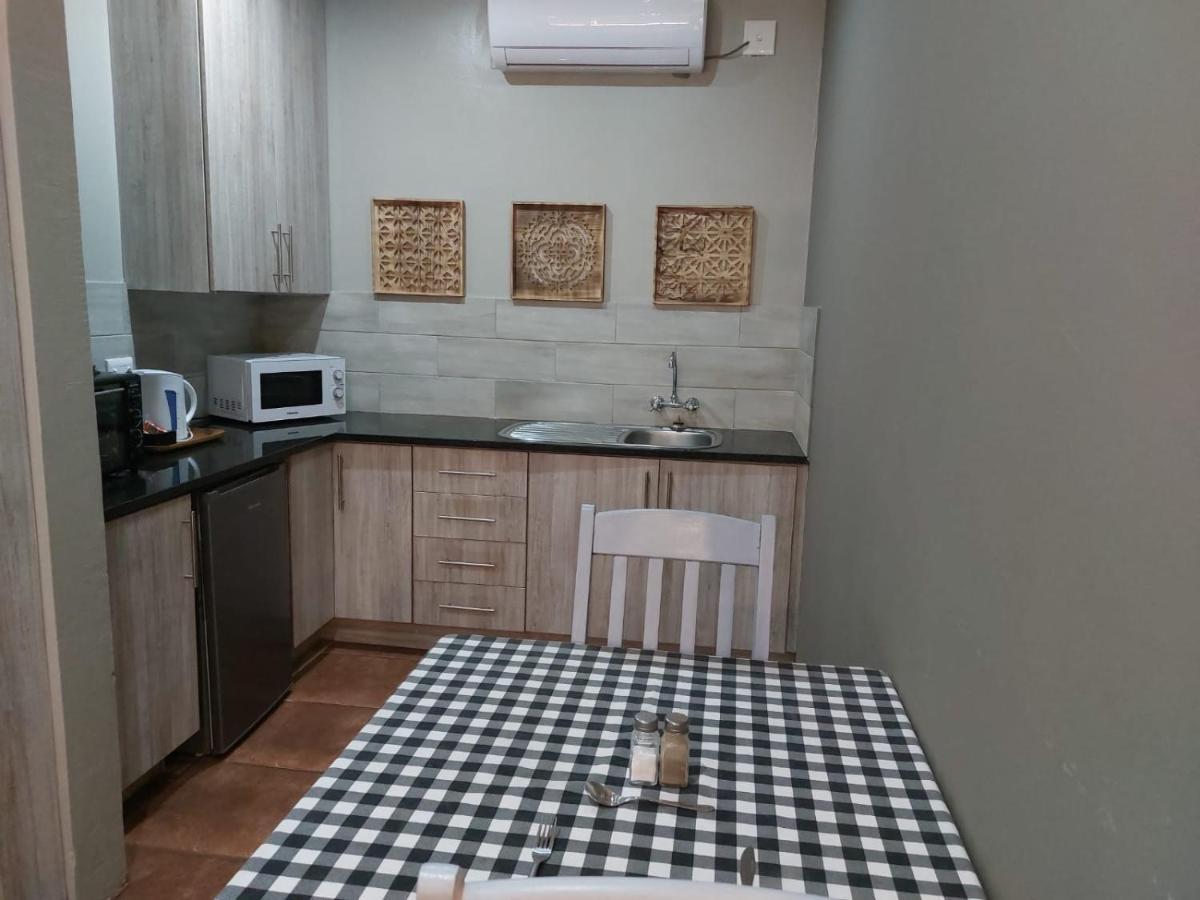 Wisteria Lane Guesthouse Postmasburg Екстериор снимка